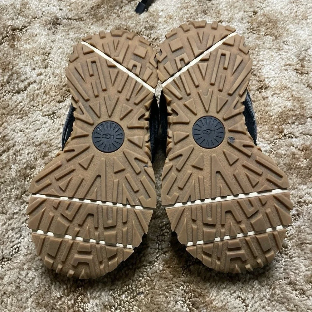 UGG‎ Gray & Black Retrofi Low Sneaker Size 9